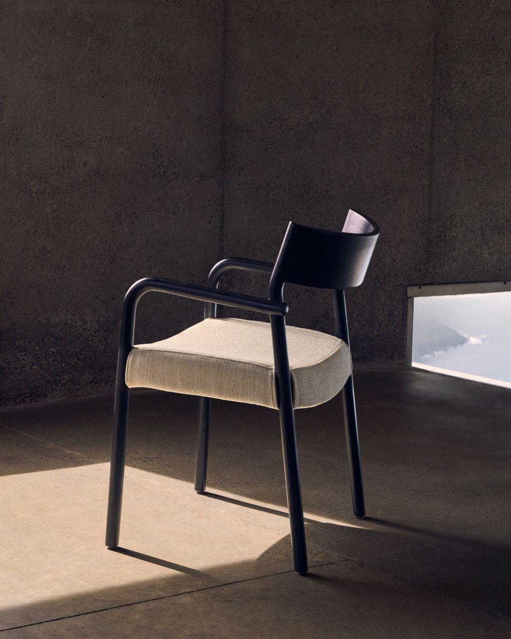 Armstoel FALCONERA - Zwart eikenhout / Beige stof KAV C0100140JD12