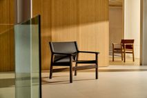 Armstoel JAN - Oranje leder / Massief eikenhout KAV C00126LE13