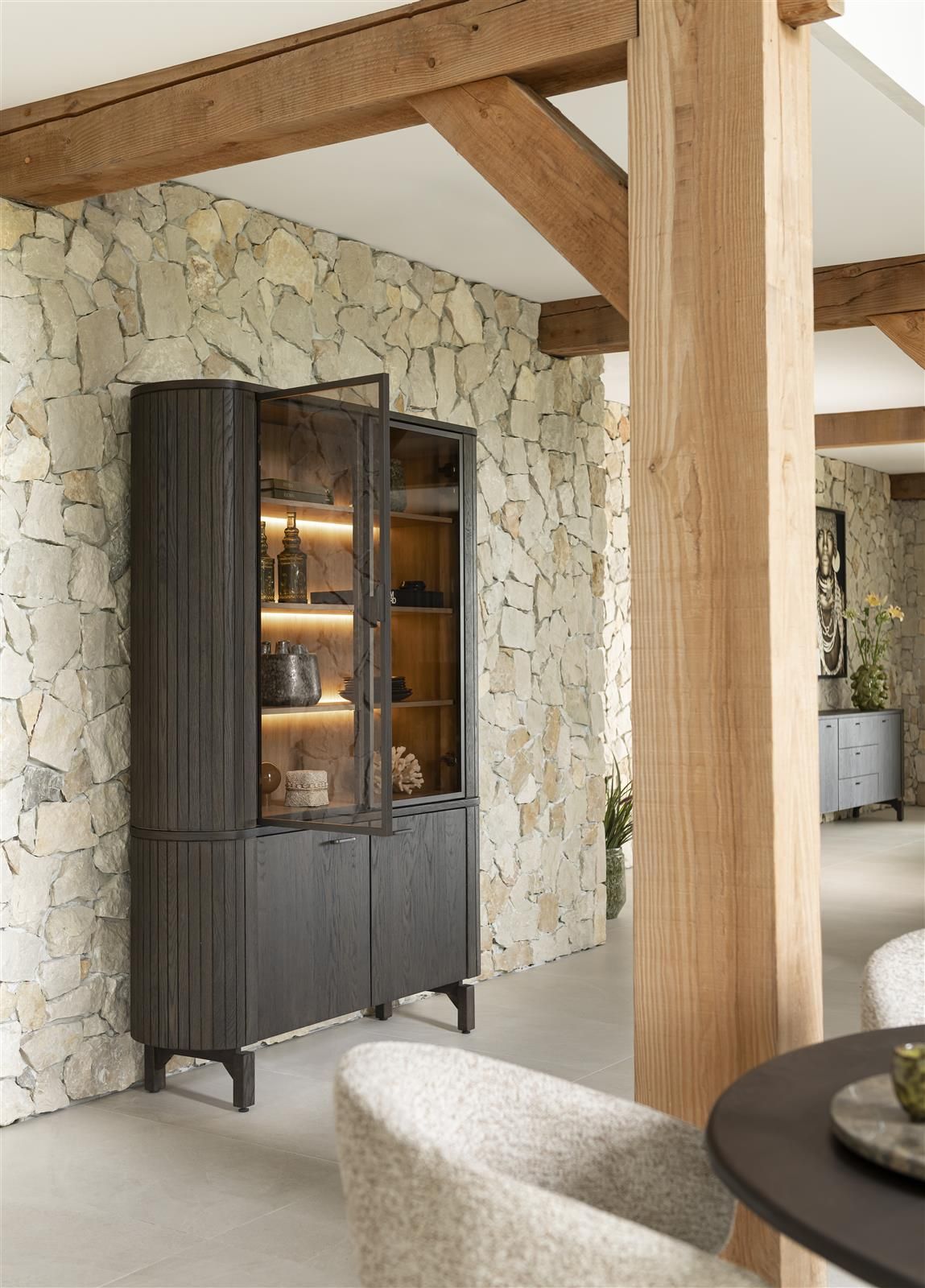 Vitrinekast RAVELLO - Donker eikenfineer/Glas