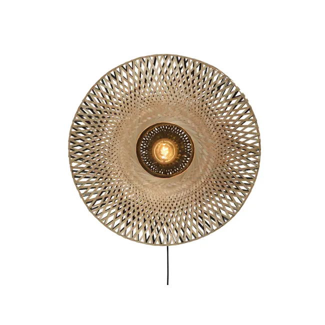 Ronde wandlamp van naturel en zwart bamboe vlechtwerk, met zichtbare lichtbron.