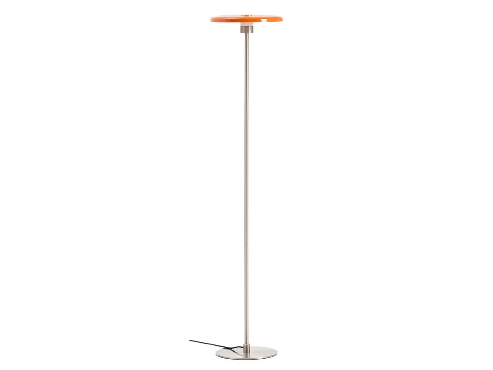 Staande lamp NUVIRA met metalen steel en oranje kunststof lampenkap.