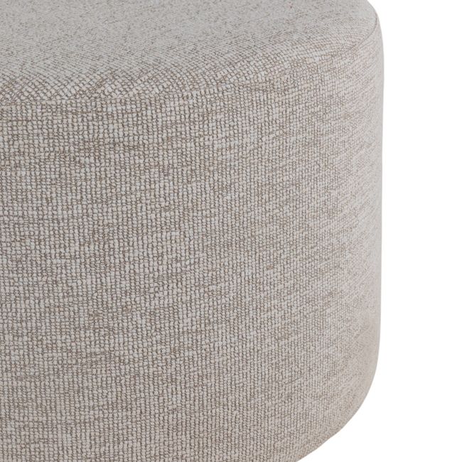 Voetbank LUMO van beige stof met subtiele textuur.
