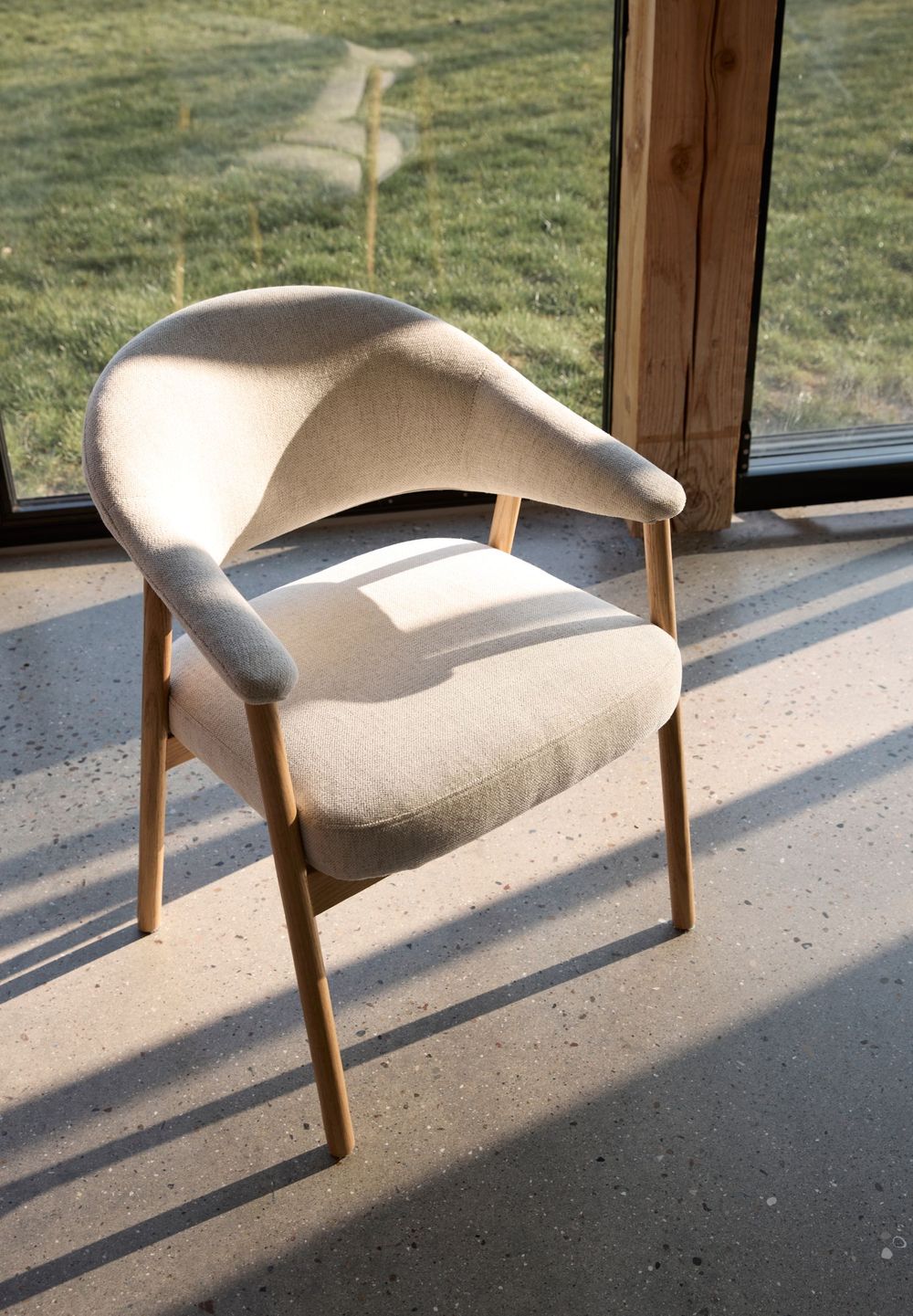 Armstoel ELK - Crème / Smoked Oak UNI-12-000002