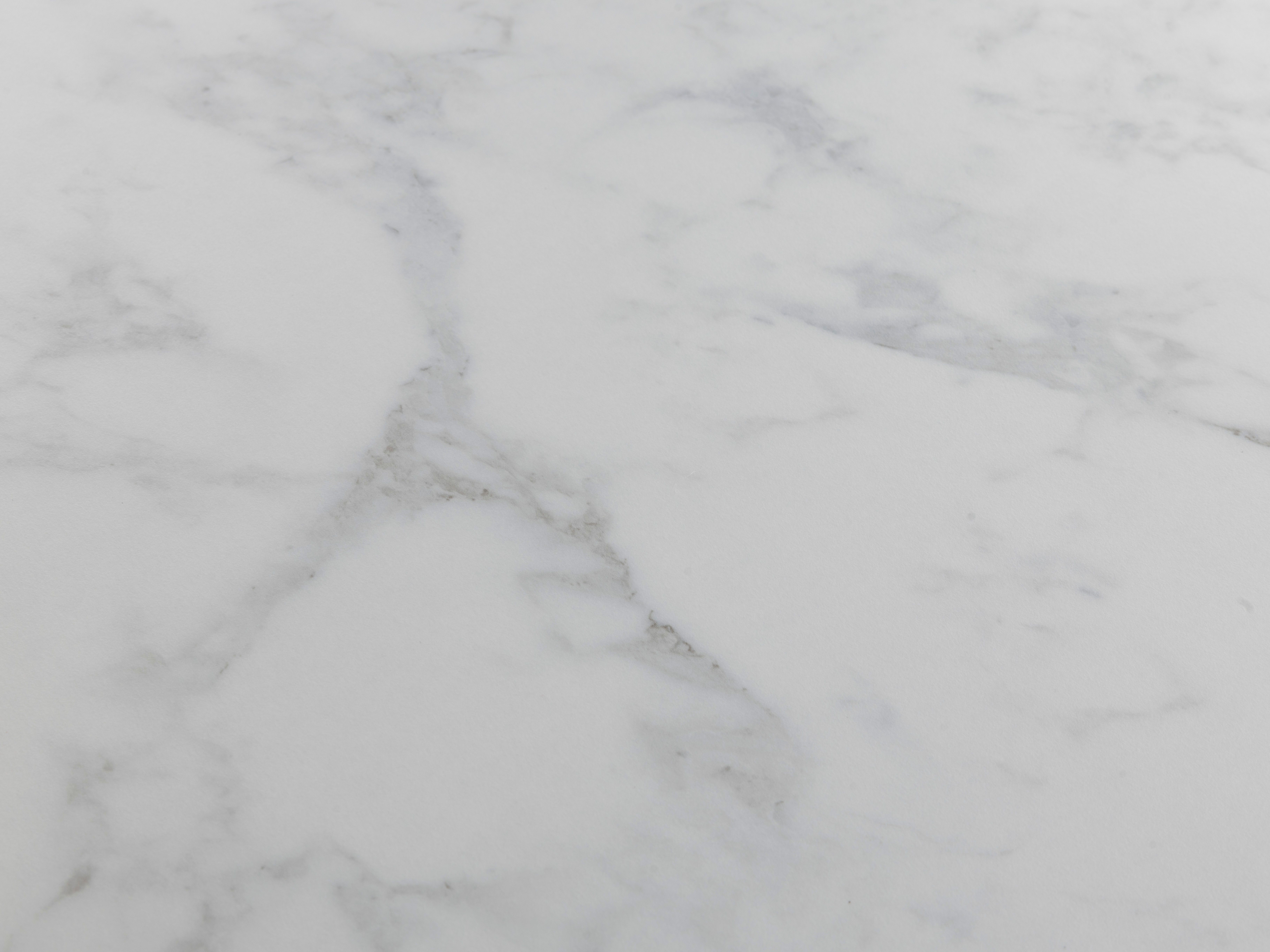 Eetkamertafel CARRARO - Wit marmerlook