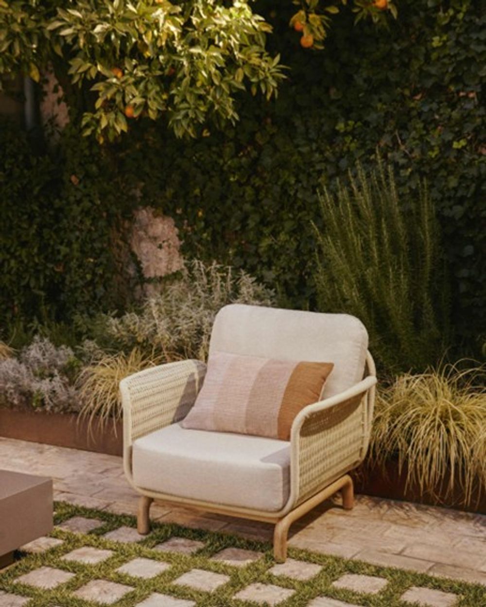 Loungefauteuil ALIPA - Donkergrijs/Massief acaciah KAV O00480RO12