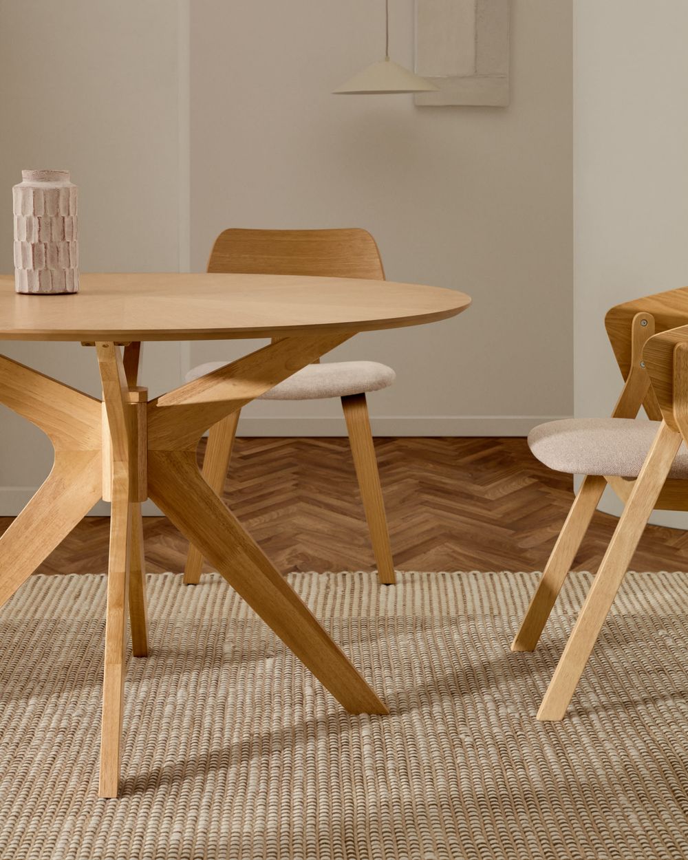 Ronde eetkamertafel NAANIM - Eikenfineer KAV T00003MM40
