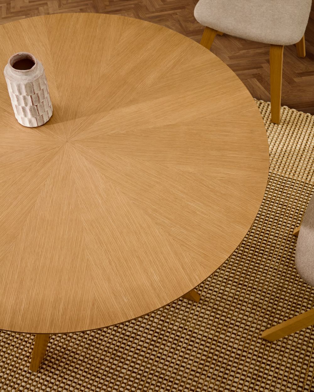 Ronde eetkamertafel NAANIM - Eikenfineer KAV T00003MM40