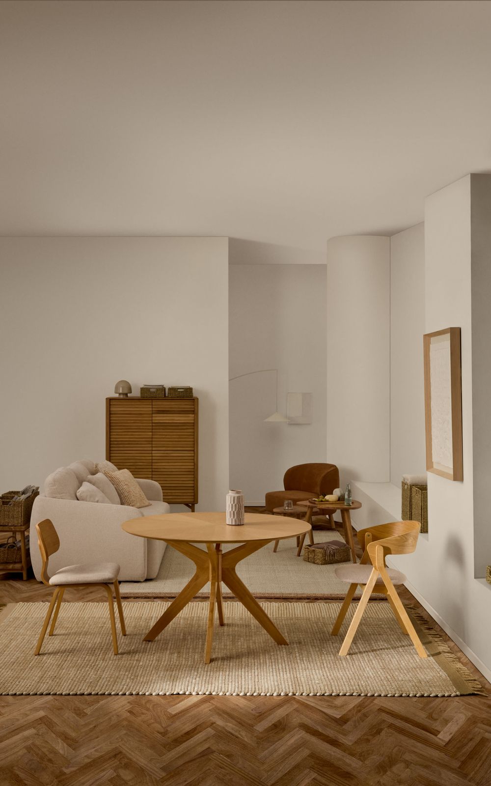 Ronde eetkamertafel NAANIM - Eikenfineer KAV T00003MM40