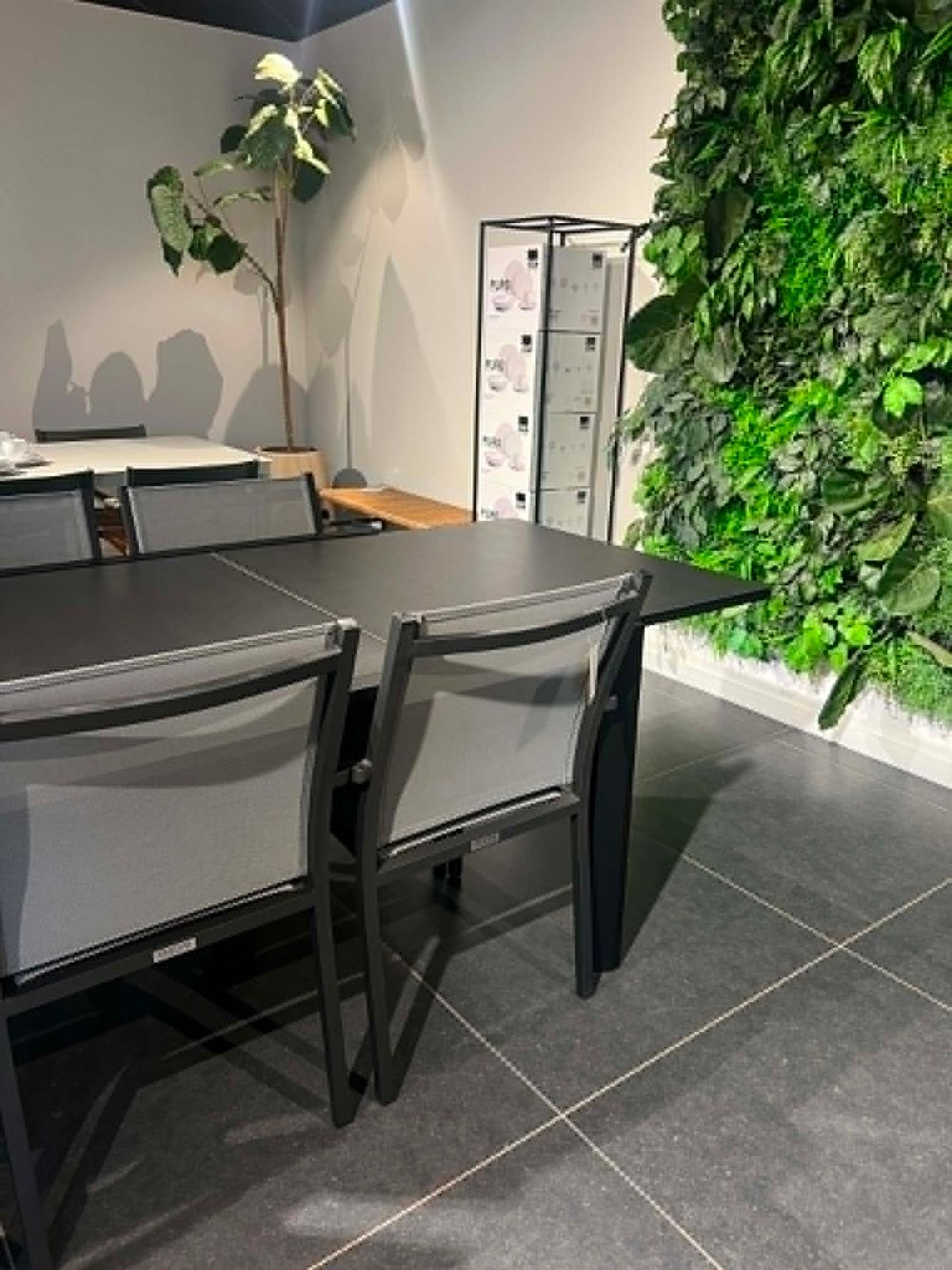 Tuinset: Tuintafel LIPPI en tuinstoel BARI C-GES-LI-BA