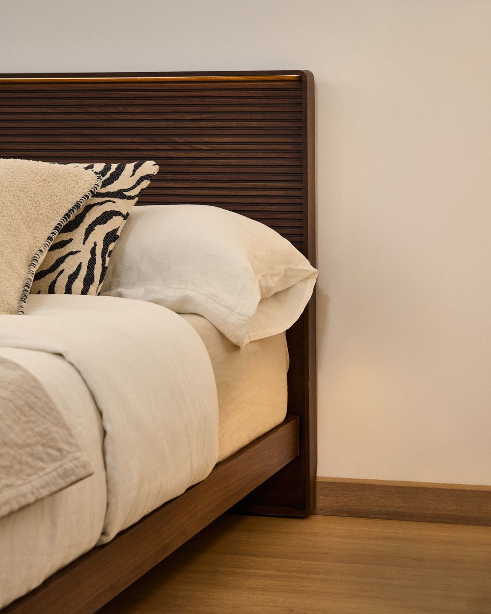 Bed NORLEN - Walnootfineer KAV M00086W09