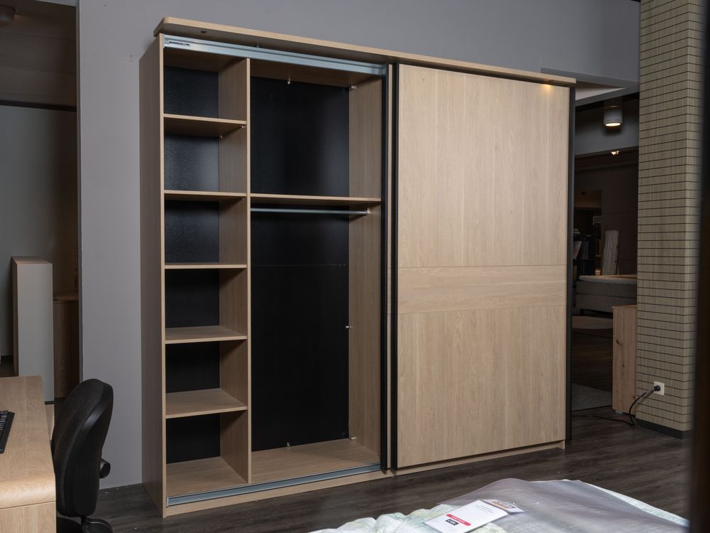 Schuifdeurkast LAGO - Eikenhouten look MBR-85-000021