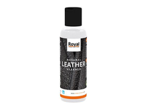 Fles Royal Natural Leather Cleaner met zwarte dop en etiket met leerstructuur.