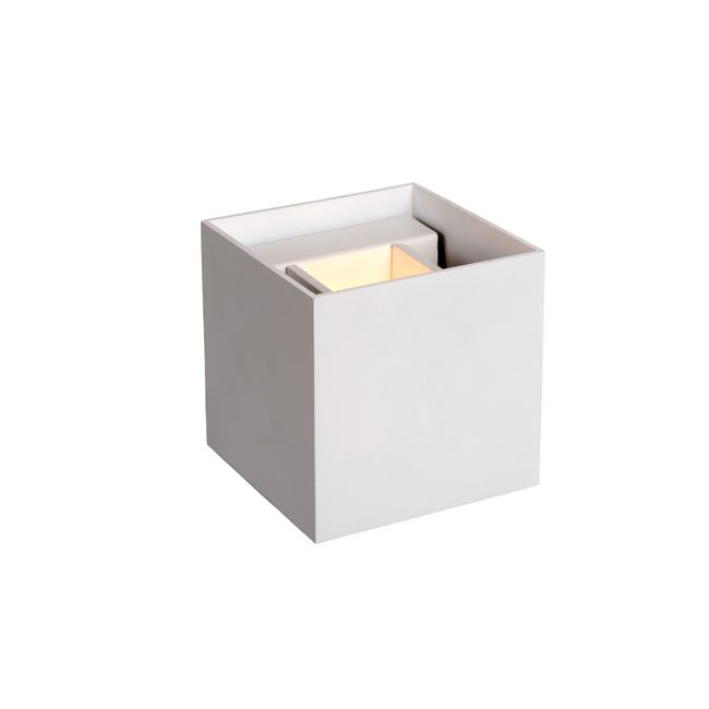 Wandlamp XIO van grijs aluminium met kubusvormig ontwerp.