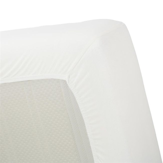Wit jersey hoeslaken toont strak om een matras, van katoen of synthetisch.