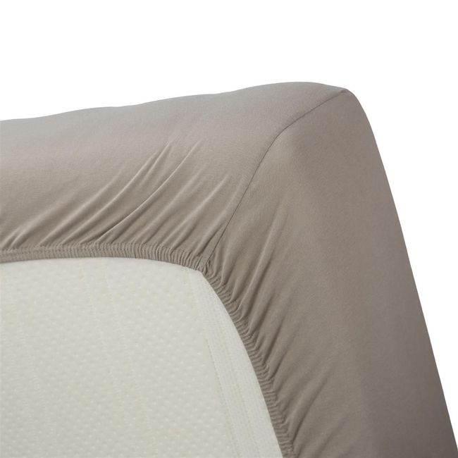 Wit jersey hoeslaken toont het ademende en elastische materiaal.