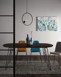 Uitschuifbare tafel MILIAN, zwart hout, met 3 bijpassende stoelen.