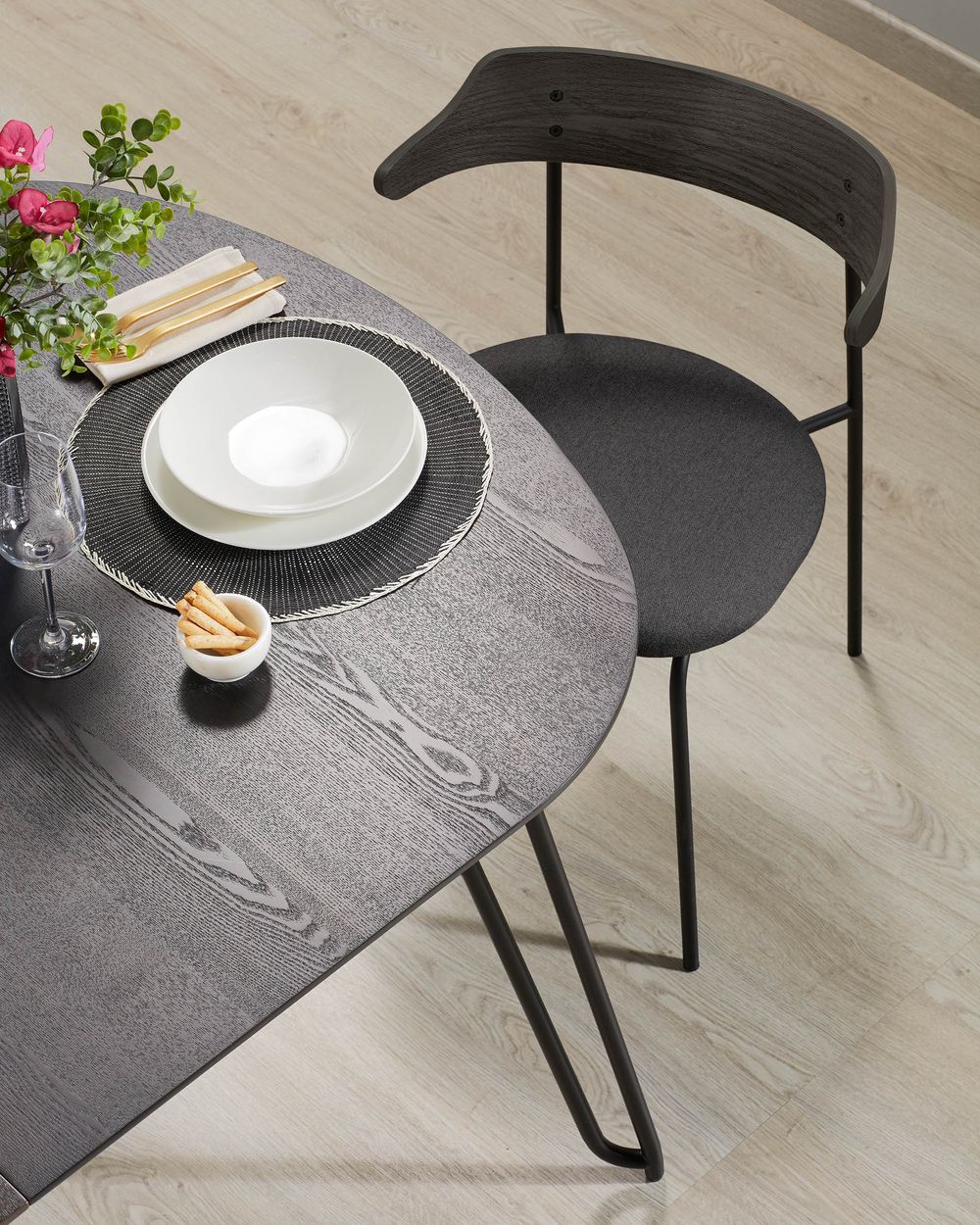 Uitschuifbare tafel MILIAN - Zwart KAV NR009M01