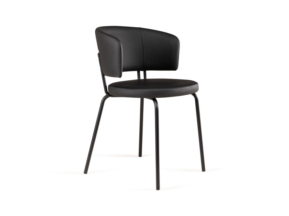 Stoel AERO met zwart metalen frame en zwarte kunstleren zitting en rugleuning.
