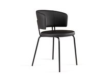 Stoel AERO met zwart metalen frame en zwarte kunstleren zitting en rugleuning.