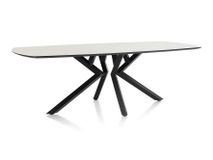 Eetkamertafel MASURA met wit marmerlook blad en zwart onderstel.
