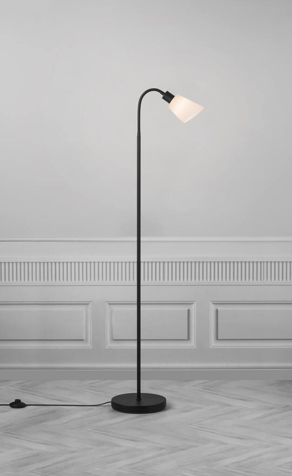 Vloerlamp MOLLI 1 - Zwart/gesatineerd glas NLX 2112834003