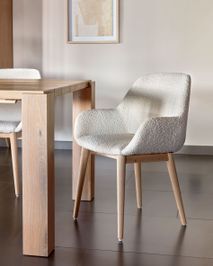 Armstoel KONNA - Wit bouclé / hout KAV CC5212J33