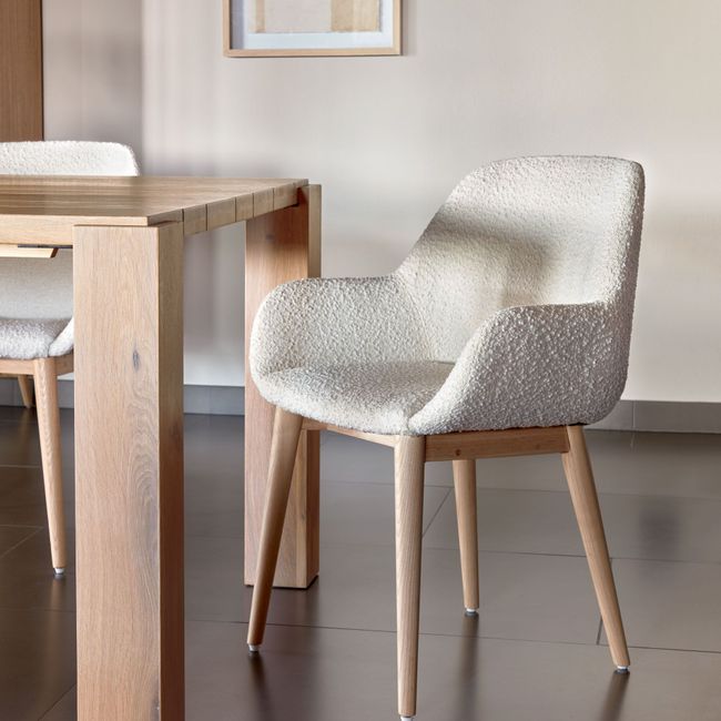 Armstoel KONNA - Wit bouclé / hout