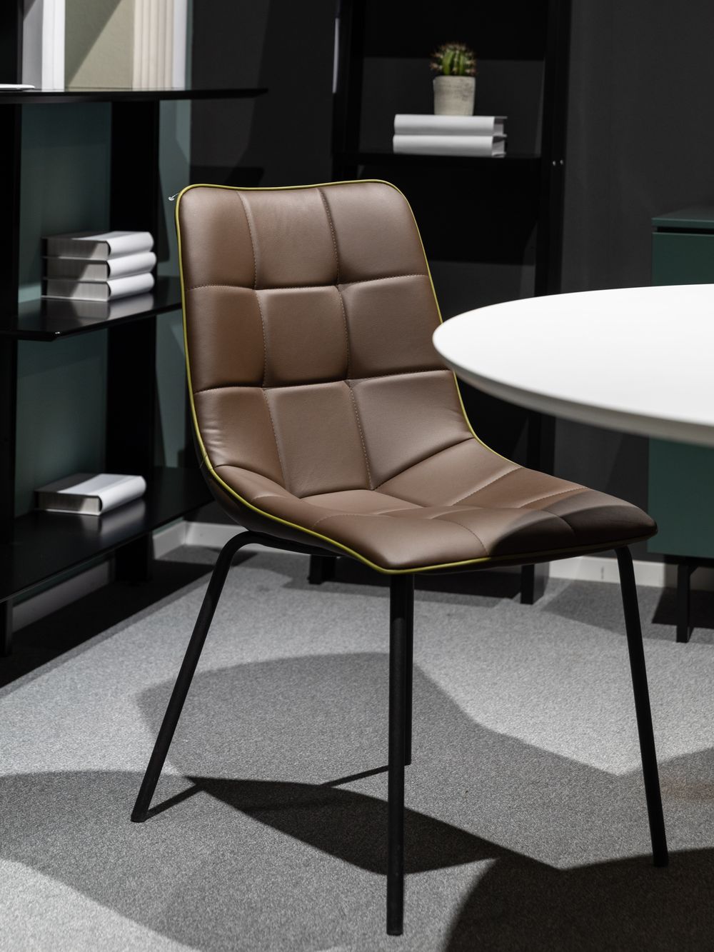 Stoel LUCCA - Grijs/taupe lederlook PDM LUB ST