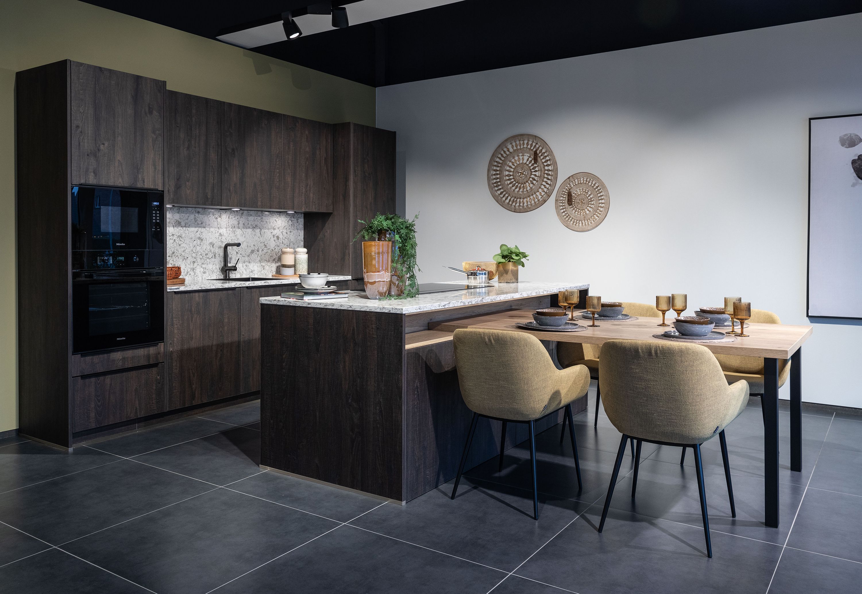 Keuken SOFIA in donker hout KEUKEN SOFIA WEB