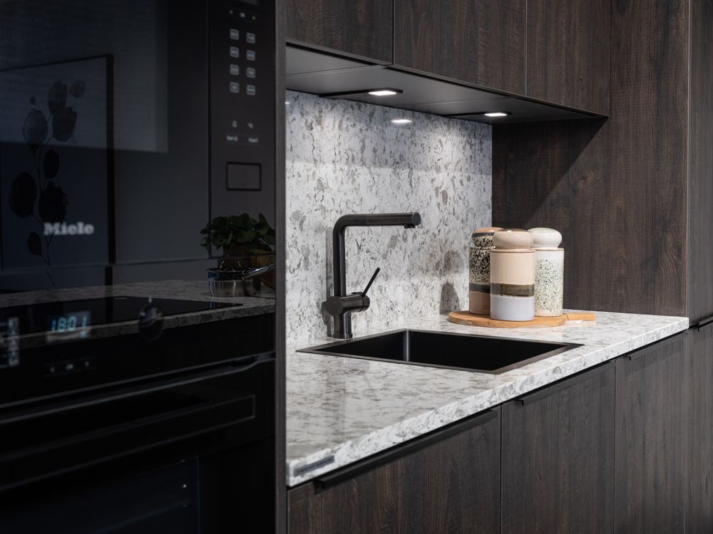 Keuken SOFIA in donker hout KEUKEN SOFIA WEB