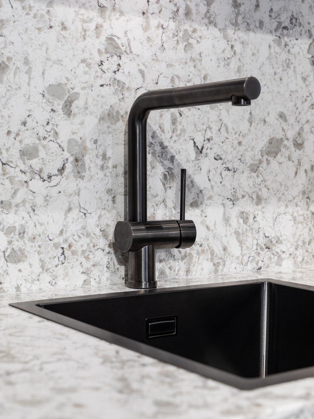 Keuken SOFIA in donker hout KEUKEN SOFIA WEB