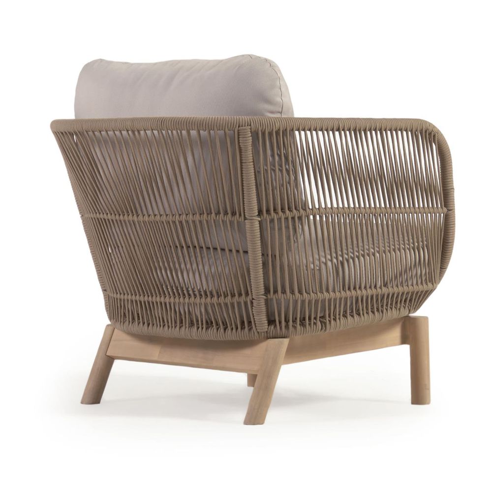 Loungefauteuil CATALINA, beige met acaciahouten frame en geweven rugleuning.