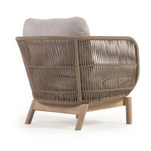 Loungefauteuil CATALINA, beige met acaciahouten frame en geweven rugleuning.