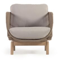 Loungefauteuil CATALINA met beige kussens en acaciahouten onderstel.