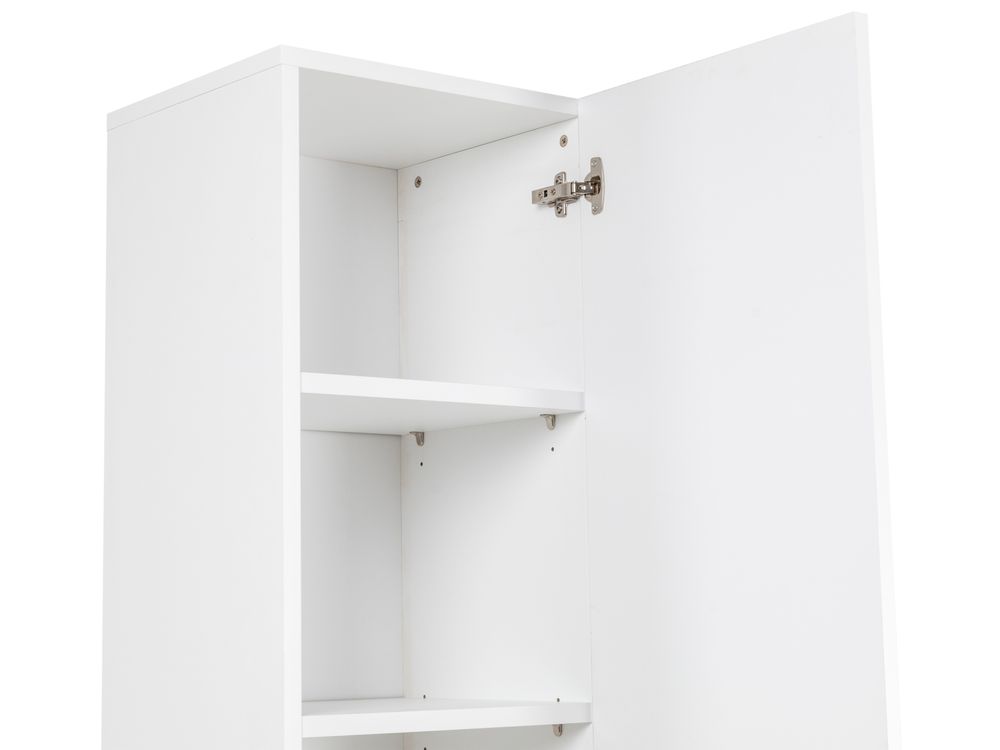 Witte MUNDO melamine boekenkast in detail, met verstelbare legplanken en scharnierende deur.
