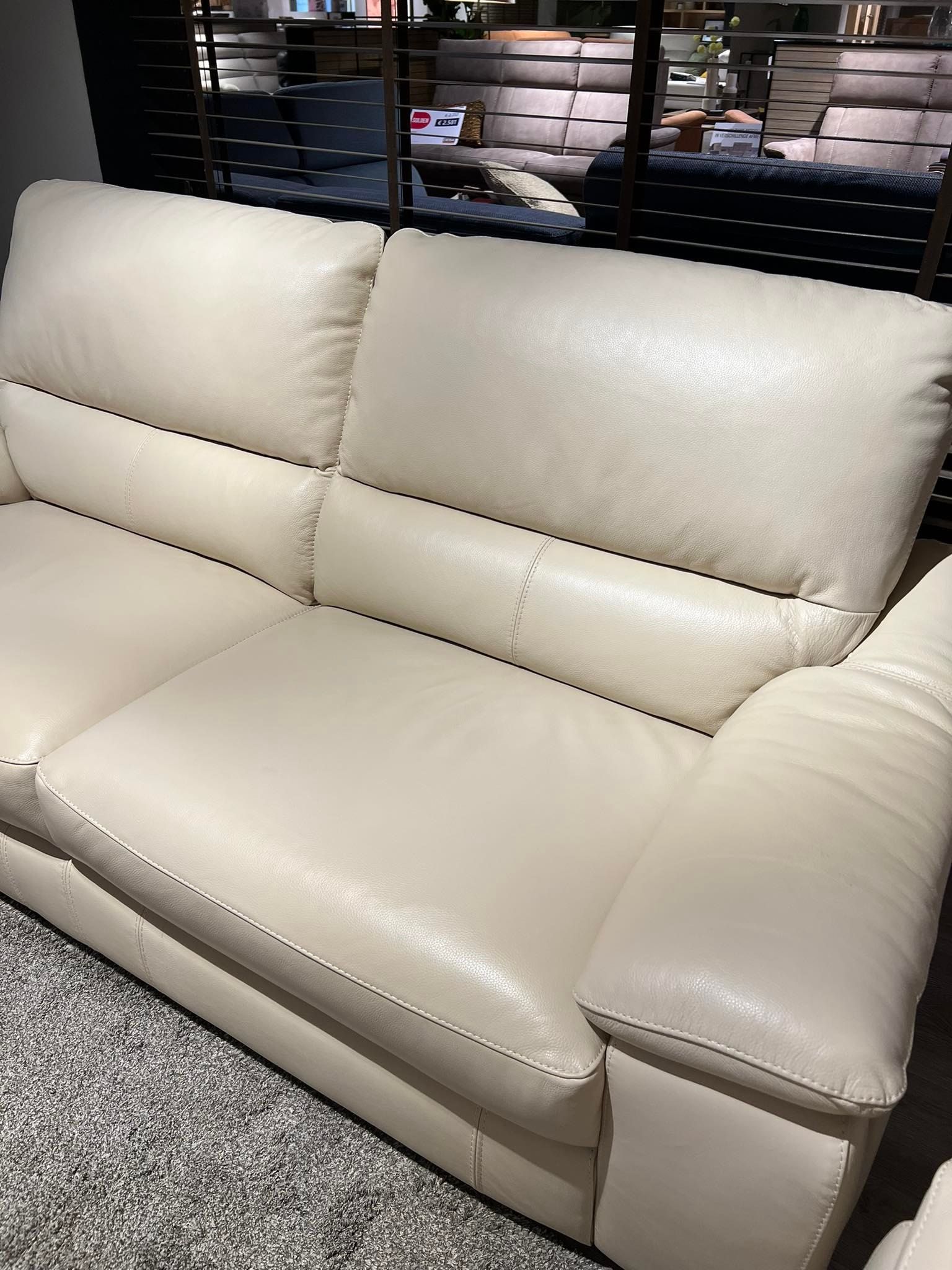 Toonzaalmodel Zetel 2 5 zit Beige Beige B214 X D98 158 X H98 Cm 