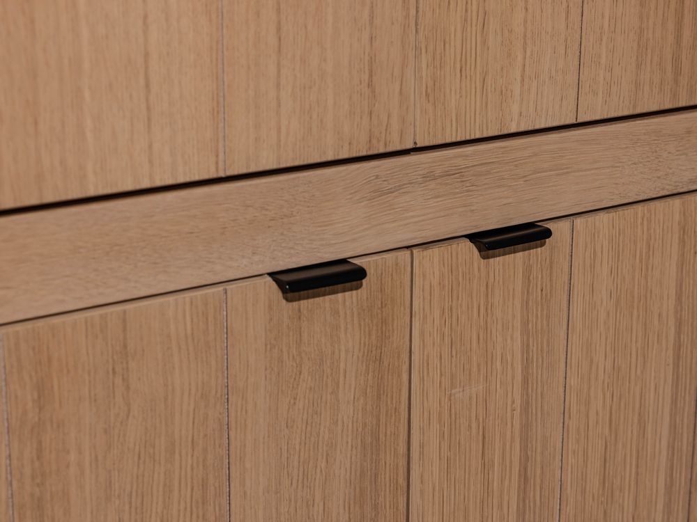 Vitrinekast incl. led BRIGHTON - Smoked oak FDF-7-000149