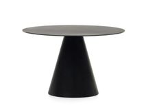 Zwarte metalen tafel WILSHIRE met ronde blad en kegelvormige poot.
