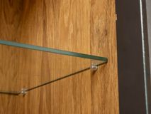 Vitrinekast FINLAND - Balkeneik fineer HAV-2-000005