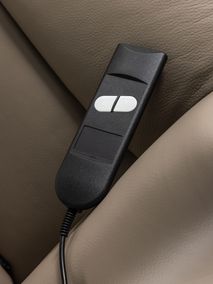 Elektrische relaxfauteuil BERTHO - Taupe leder DEZ BR RXE1ML