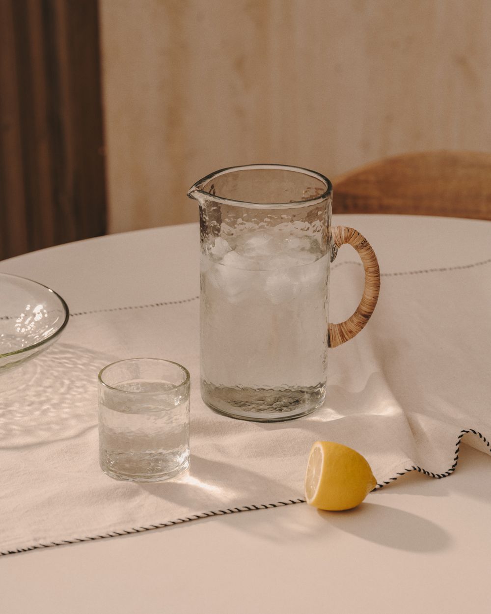 Ronde tuintafel ALCAUFAR - Massief teak/Grijs ceme KAV J0100111PR05