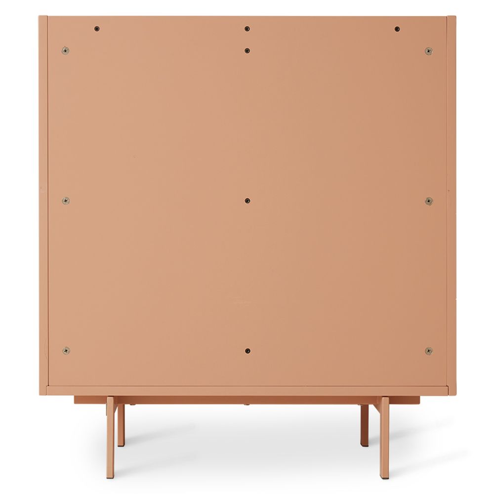 Roze metalen wandkast 'BLUSH' met slanke pootjes, achterzijde zichtbaar.