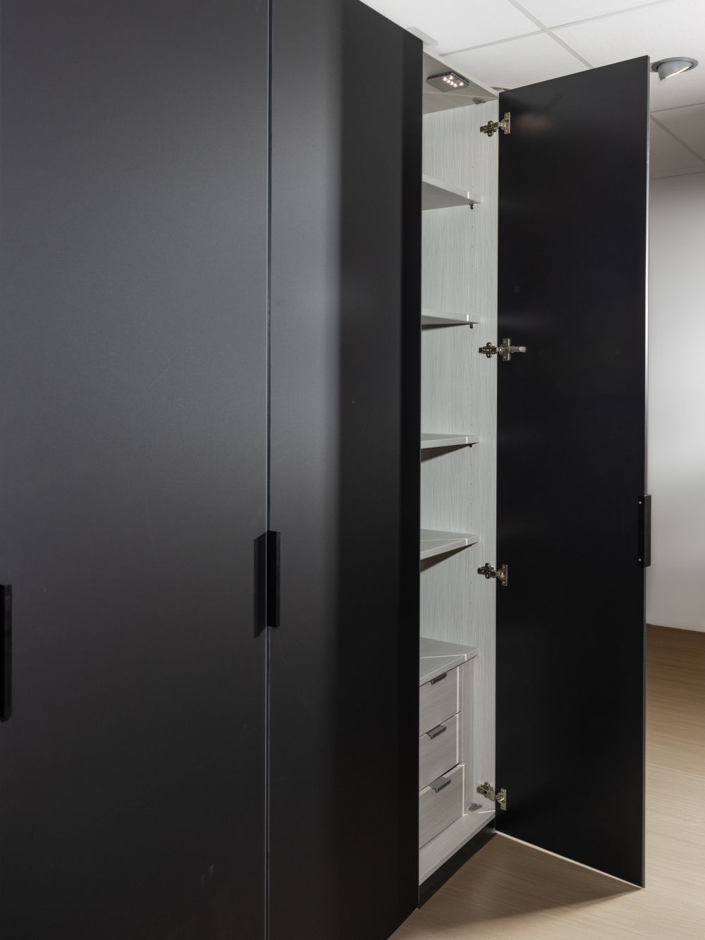 5-deurskast 20UP - Zwart/Glas C-RCH 20U C1