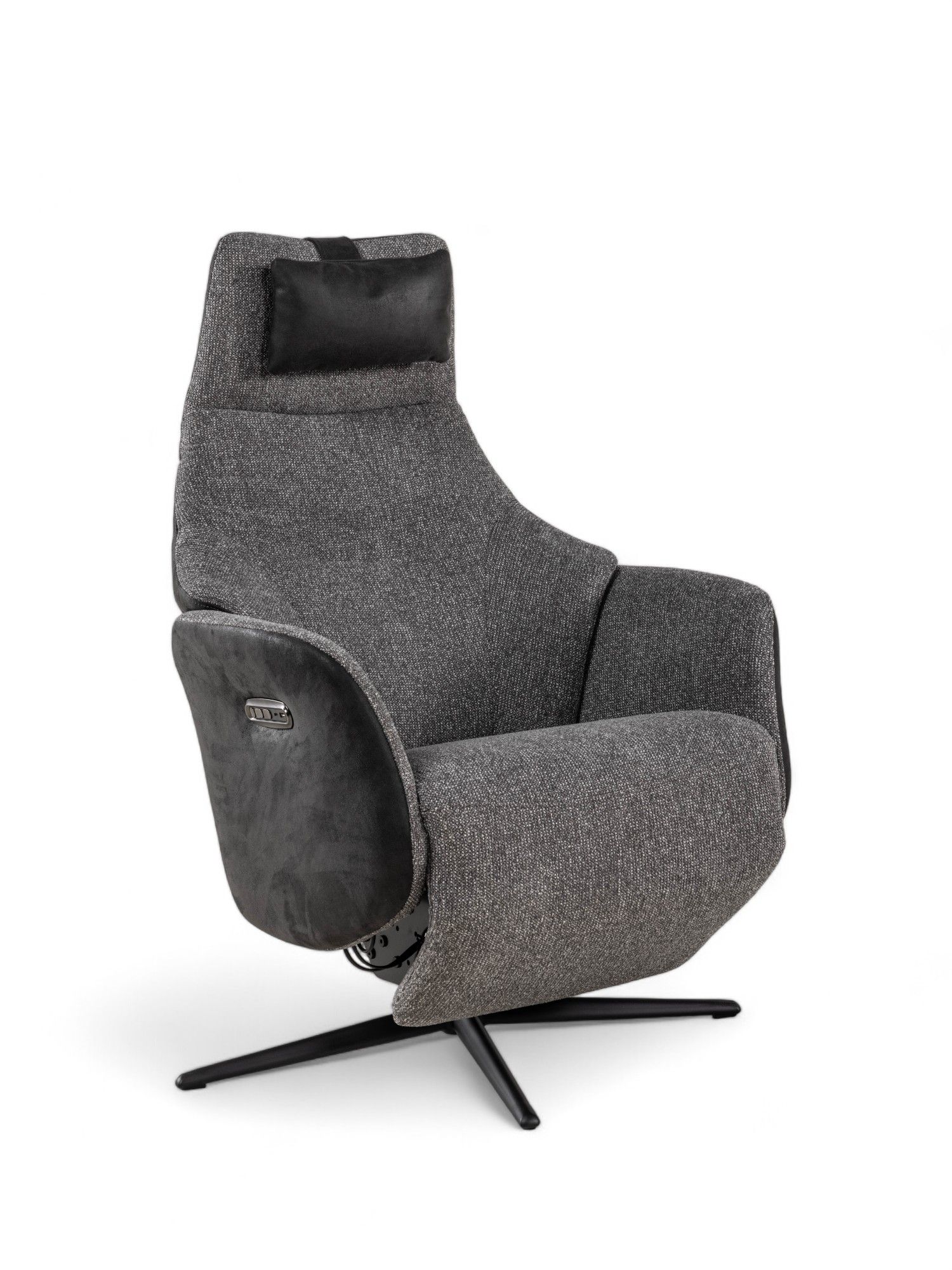 Elektrische relaxfauteuil RANA, grijs met zwarte stoffen bekleding en leren hoofdsteun.
