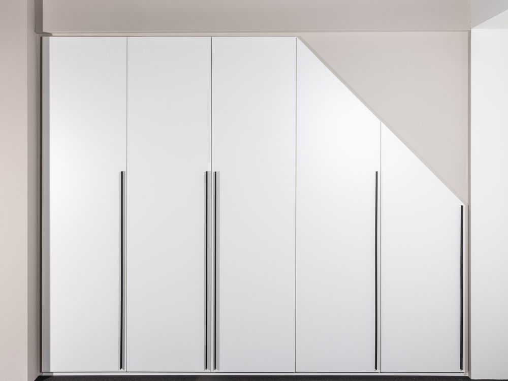 Draaideurkast met zijwaartse afschuining - Wit NEV-001-002