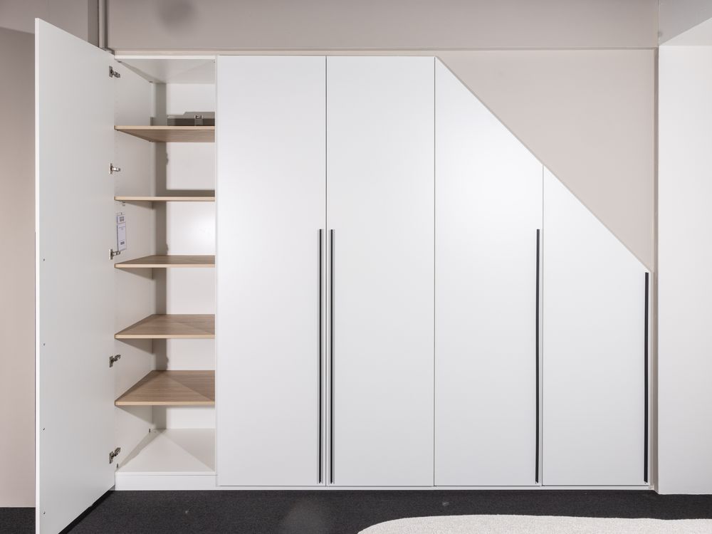 Draaideurkast met zijwaartse afschuining - Wit NEV-001-002