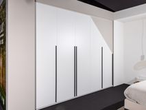 Draaideurkast met zijwaartse afschuining - Wit NEV-001-002