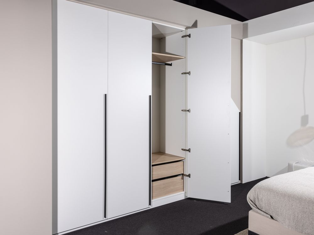 Draaideurkast met zijwaartse afschuining - Wit NEV-001-002