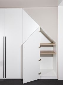 Draaideurkast met zijwaartse afschuining - Wit NEV-001-002