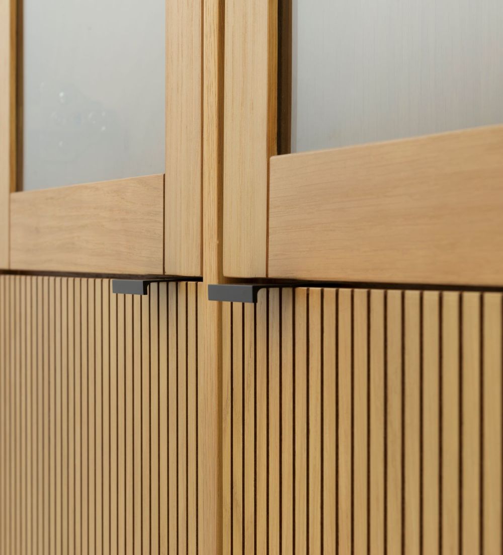 Vitrinekast BALI - Natural Oak TRS-112-000009